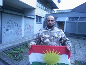 Xatar mit Kurdenflagge