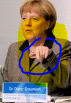 Merkel in Frankfurt bei Graumann mit komplizierter Handgeste (nicht einfach nachzumachen).