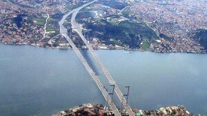 Neue Brücke von Asien nach Europa über den Bosporus