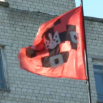 Panorama: Naziflagge vor Dimitris Kaserne